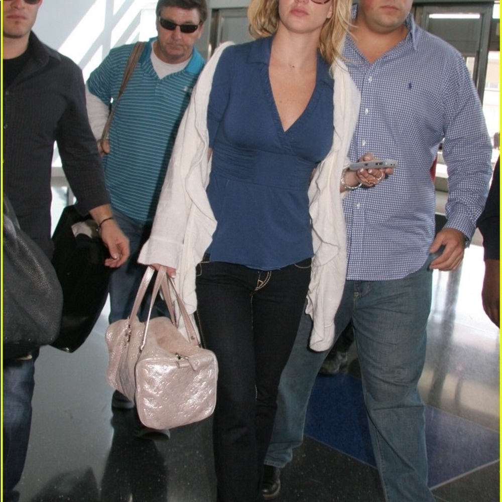 RARE AF Louis Vuitton Comete Bag in Peach Shimmer - LIKE NEW 🤩 Britney Spears - Picture 2 of 15